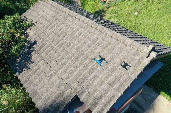 写真：Skydio2による屋根点検